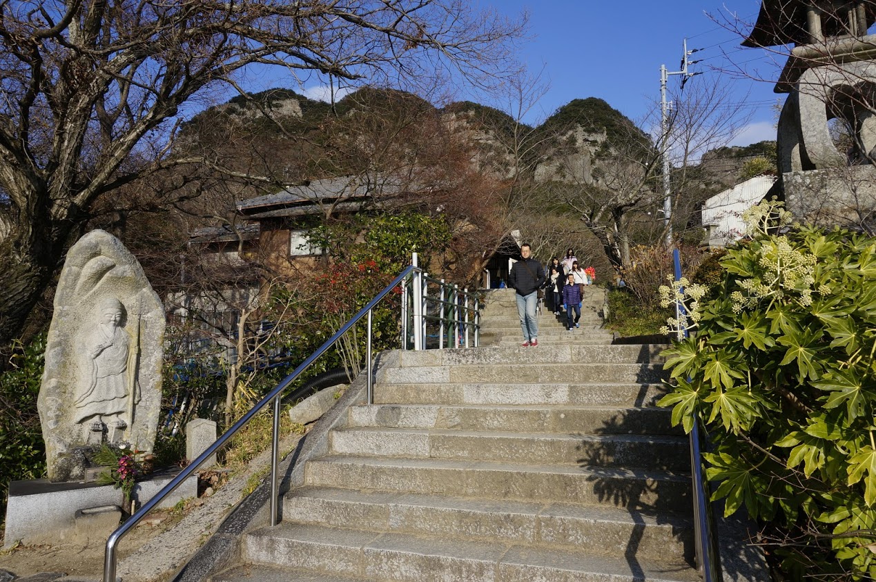 八栗寺お迎え大師から登る階段