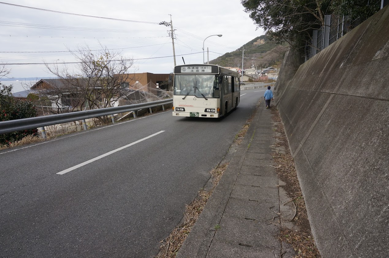 小豆島香川県県道254号を通るオリーブバス