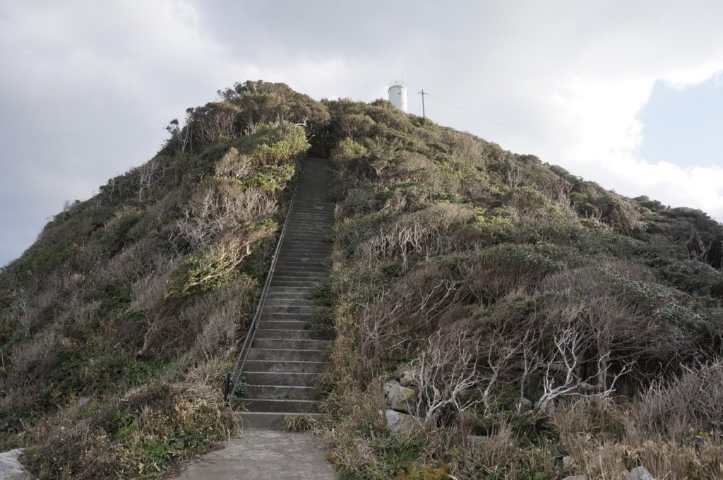 蒲生田岬灯台へ続く階段