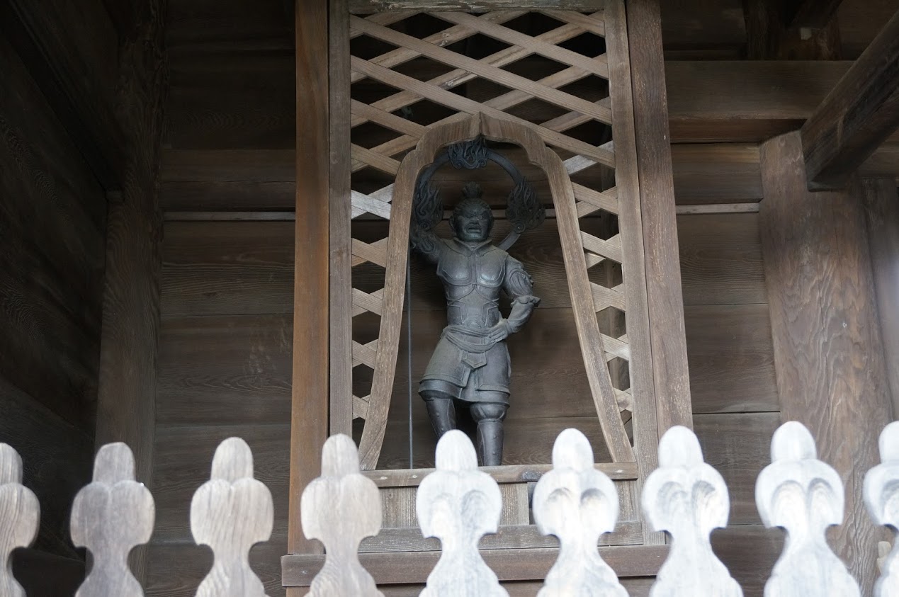 屋島寺四天門の仏像
