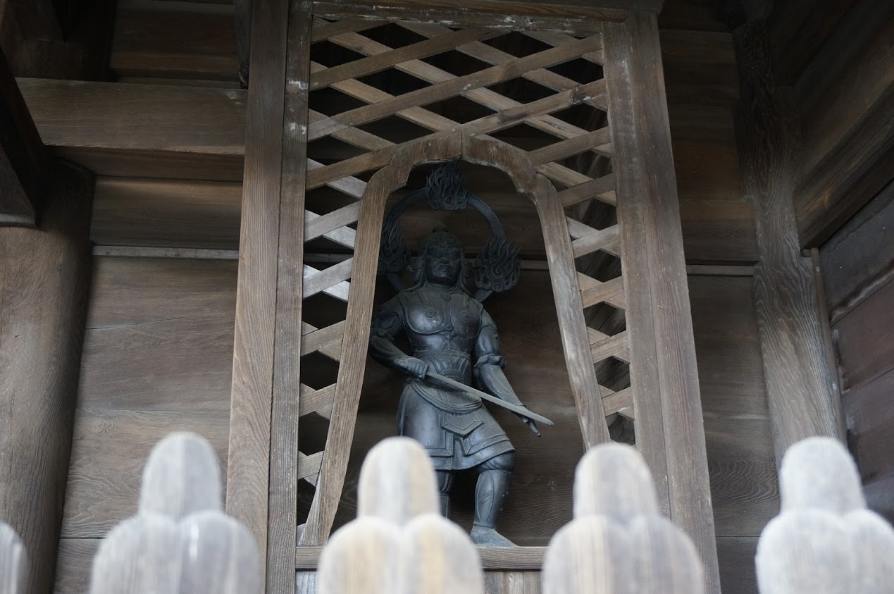 屋島寺四天門の仏像