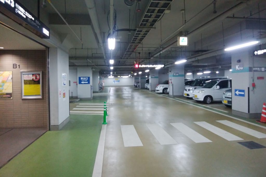 JRクレメント高松駐車場から市営地下駐車場出口へ