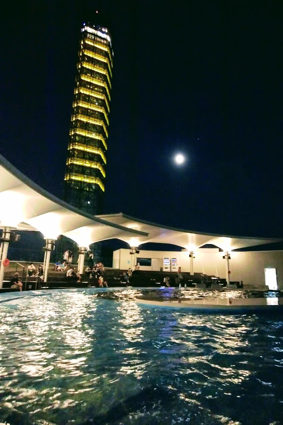 四国水族館と夜のゴールドタワー
