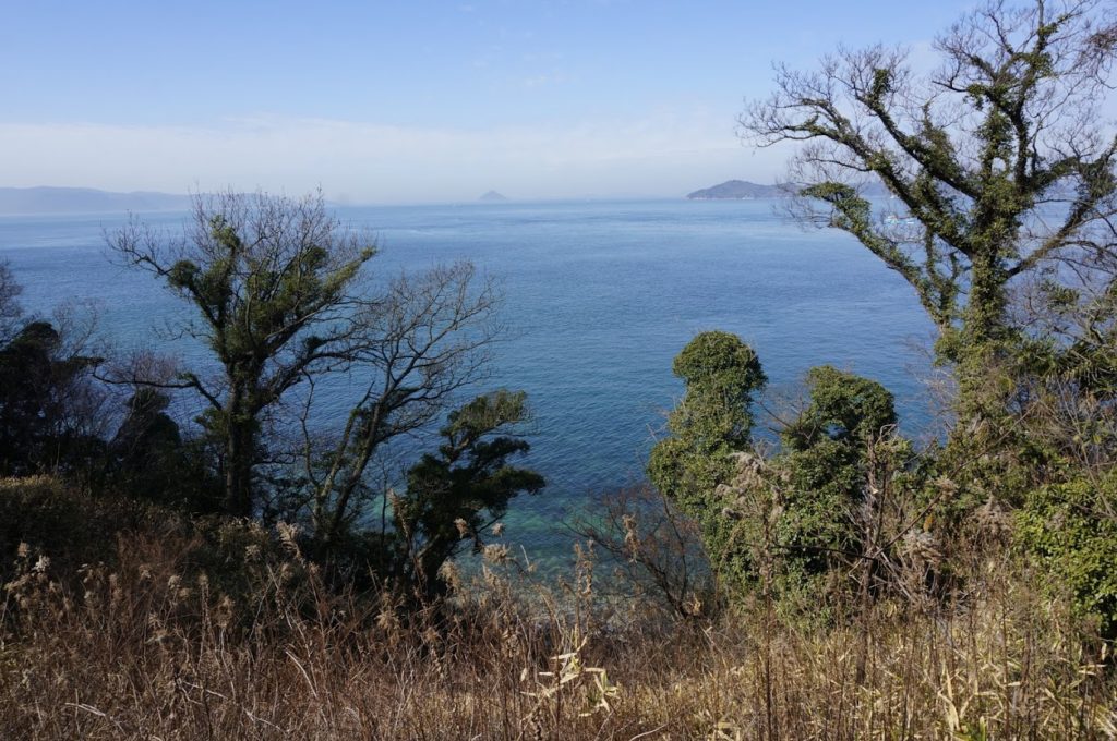 男木島水仙郷への道から瀬戸内海