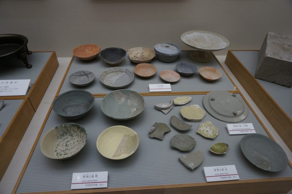讃岐国分寺跡資料館土器の展示