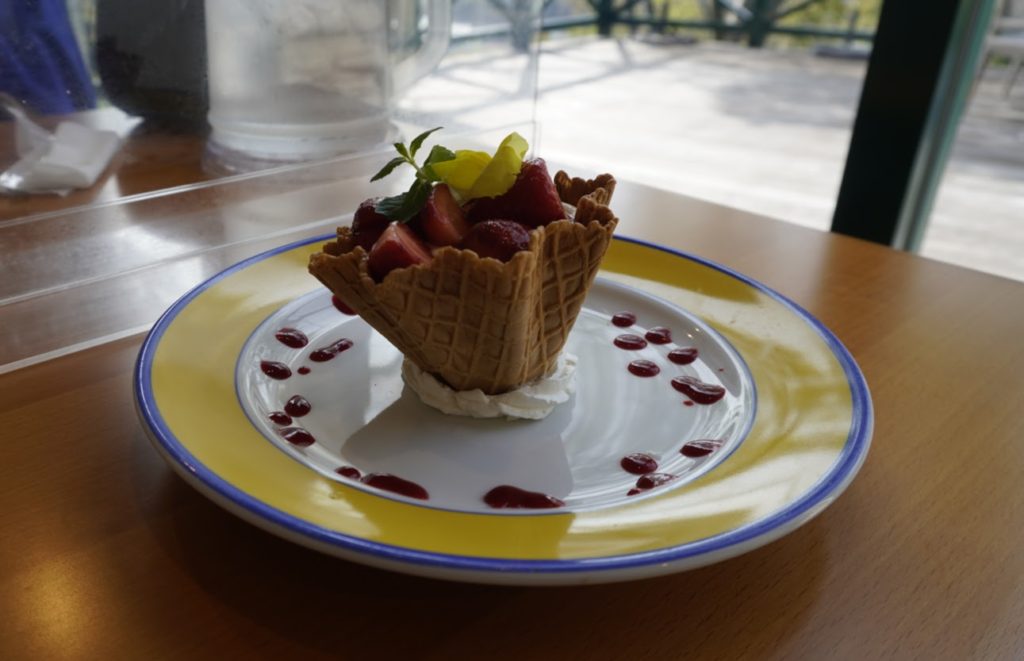 モネの庭のレストラン カフェ モネの家　イチゴのアイス