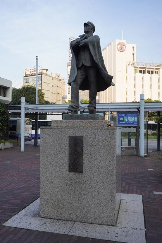 岡山駅前　青春感謝の像