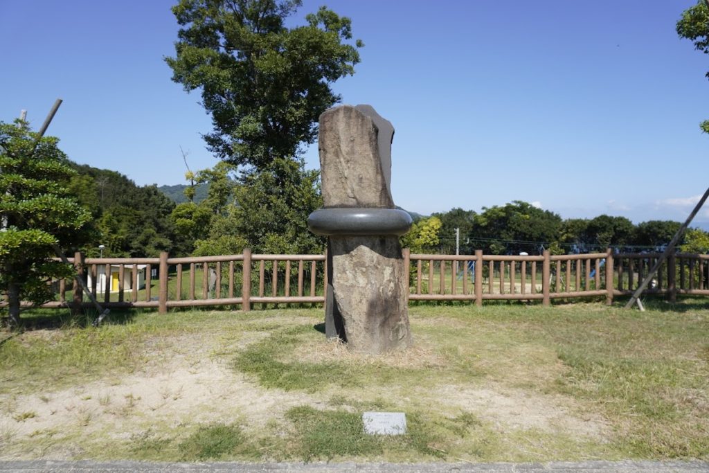 房前公園の彫刻 UNITY 和泉俊昭