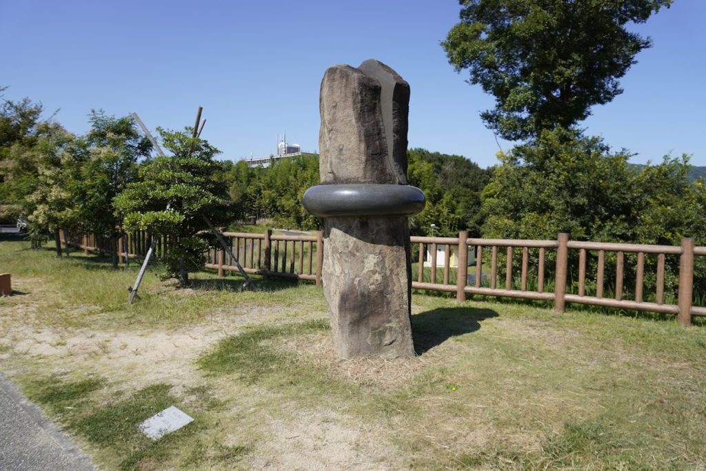 房前公園の彫刻 UNITY 和泉俊昭