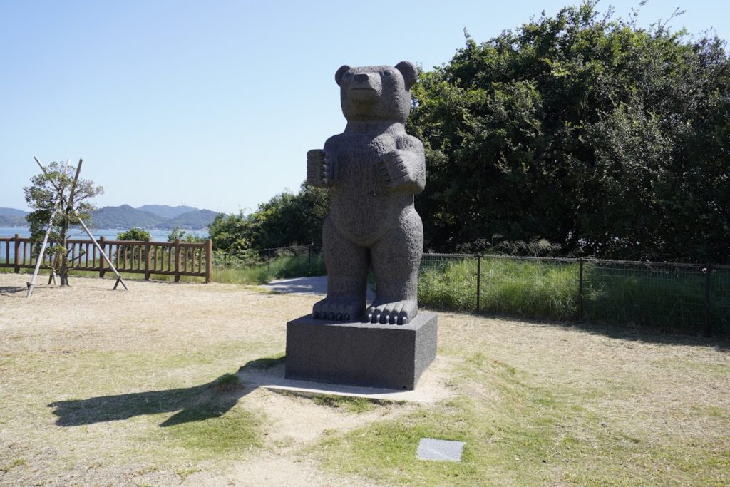 房前公園の彫刻　三沢厚彦　Animal 2012
