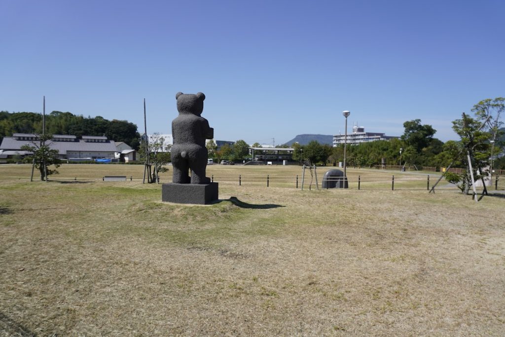 房前公園の彫刻　三沢厚彦 Animal 2012