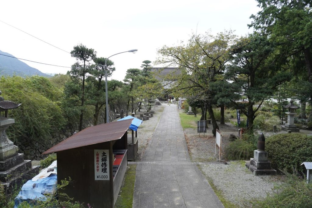萩原寺の参道