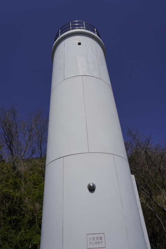 女木島「岬の白灯台」