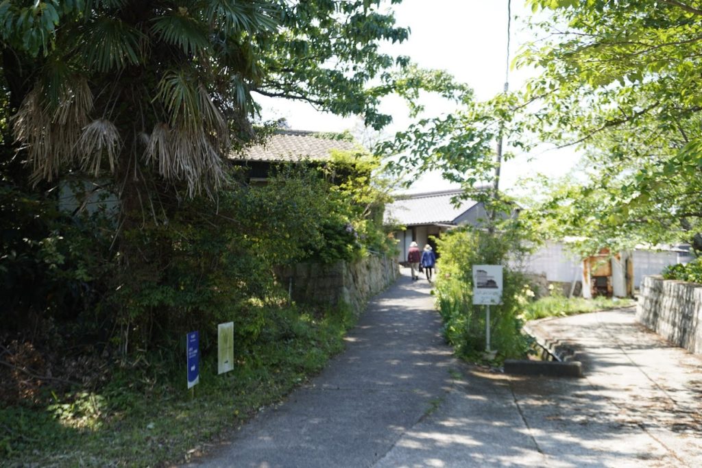 犬島暮らしの植物園への道