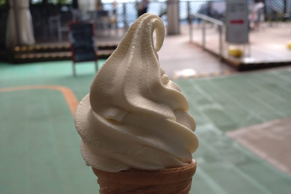寒霞渓ロープウェイの売店のメープルソフトクリーム