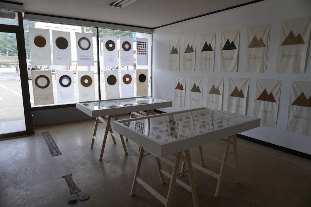 D:香港アートスクールの講師と卒業生 キュレーター：キュレーター：フィオナ・ウォン・ライ・チンと香港アートセンターチーム Hong Kong Colours in Shodoshima: A Ceramics Showcase, 2021～present