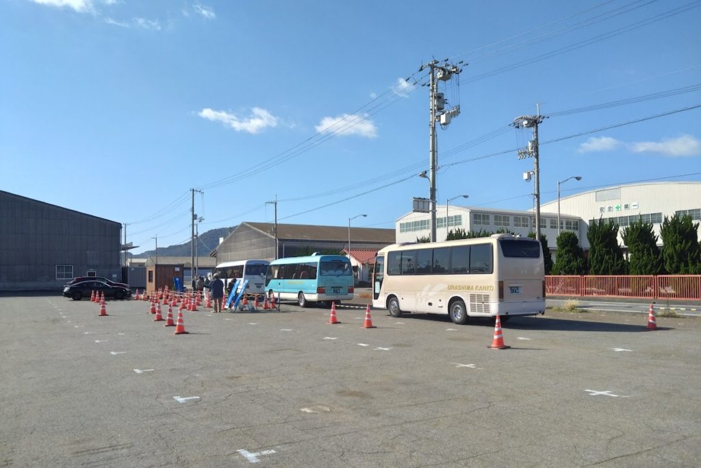 瀬戸芸粟島行き島経面臨時駐車場　シャトルバス