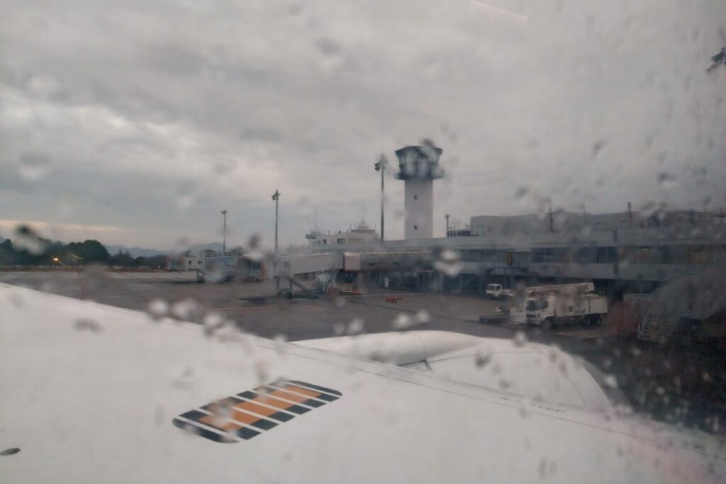 雨の高松空港