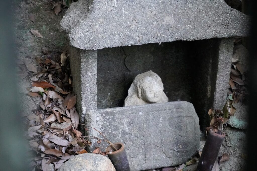 與田寺　石造宝篋印塔の説明版