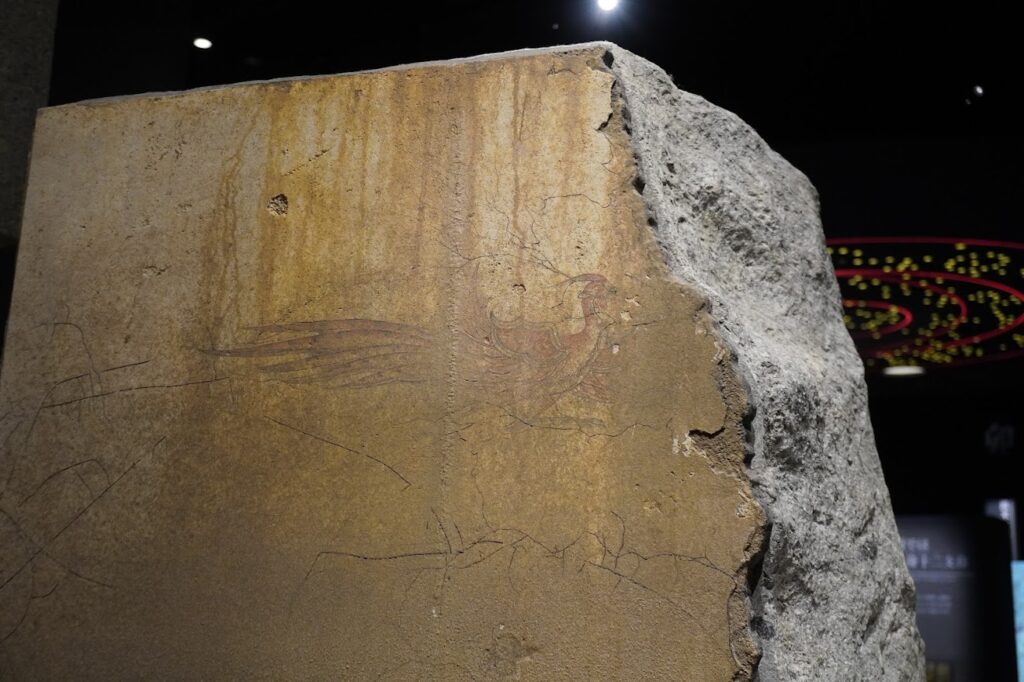 キトラ古墳壁画体験館の展示　石室内部の復元　朱雀