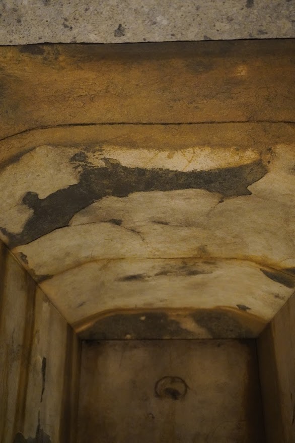 キトラ古墳壁画体験館の展示　石室内部の復元　天文図