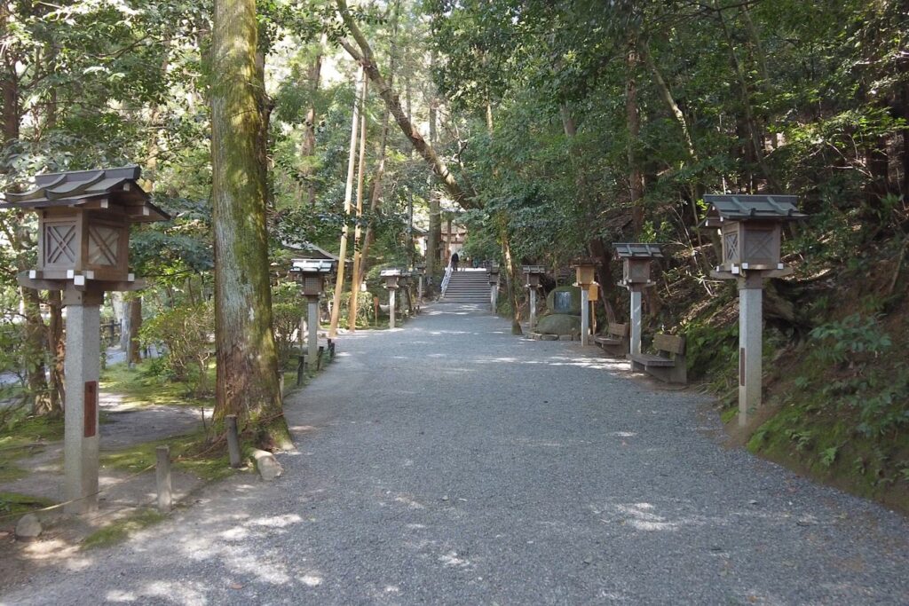 狭井神社の参道