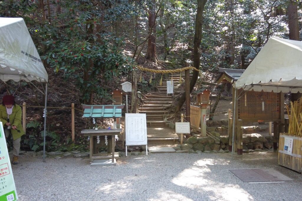 狭井神社 　三輪山への登拝口