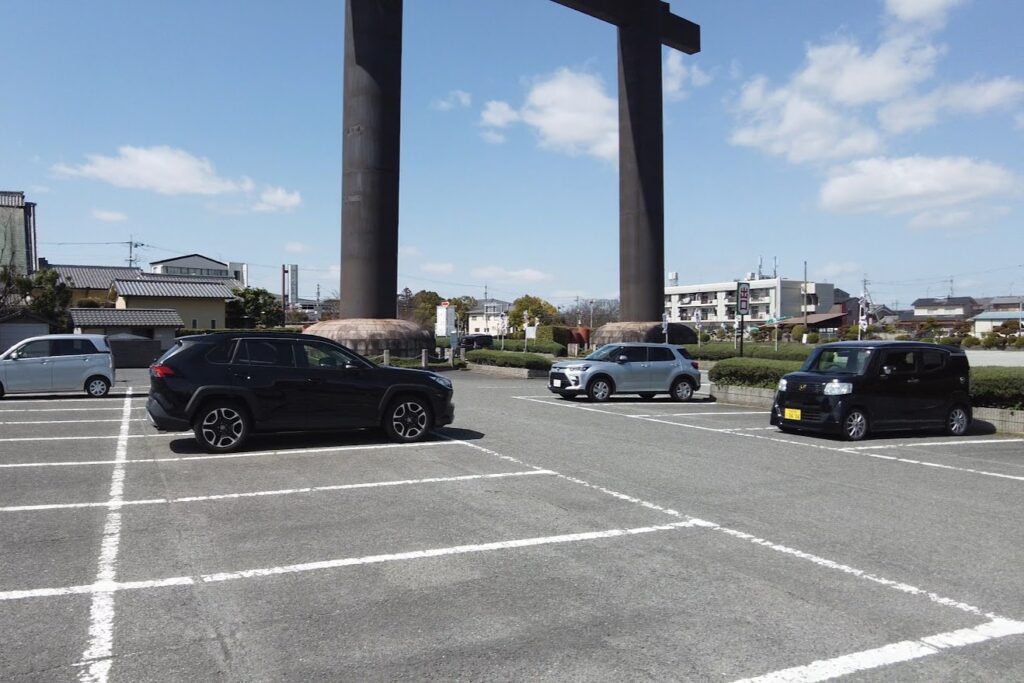 大神神社　大鳥居の駐車場