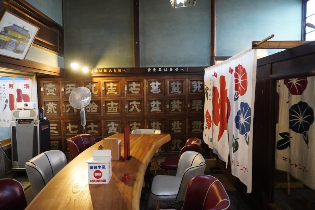 藝術喫茶清水温泉の店内