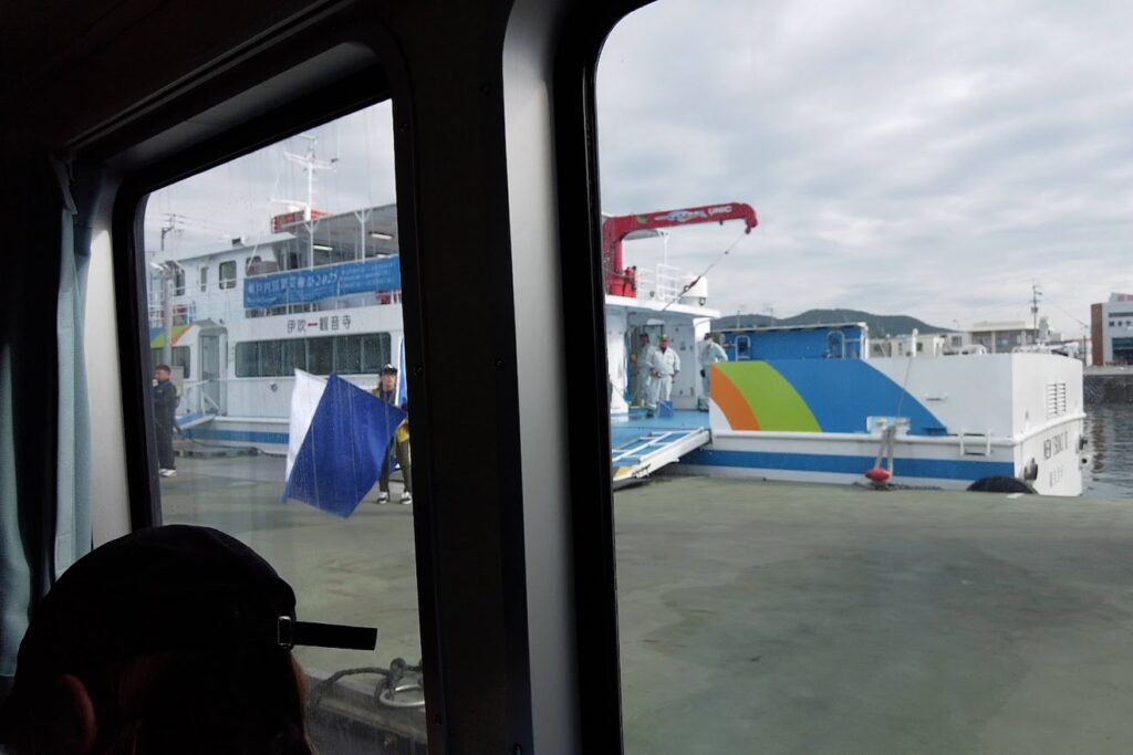 観音寺港の出航とお見送り