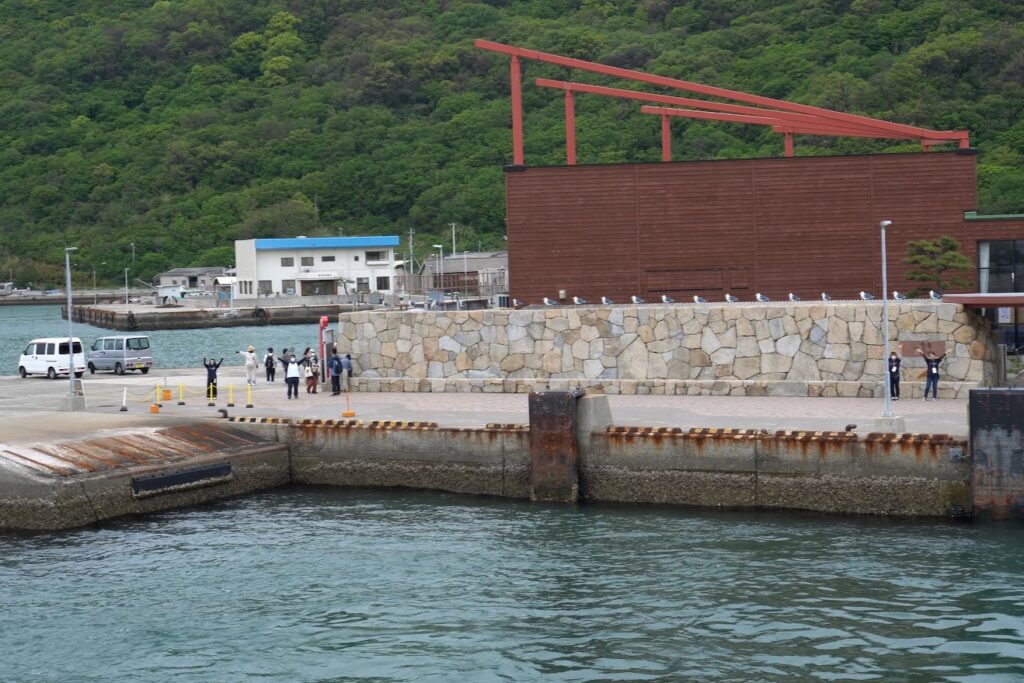 女木港出航とお見送り