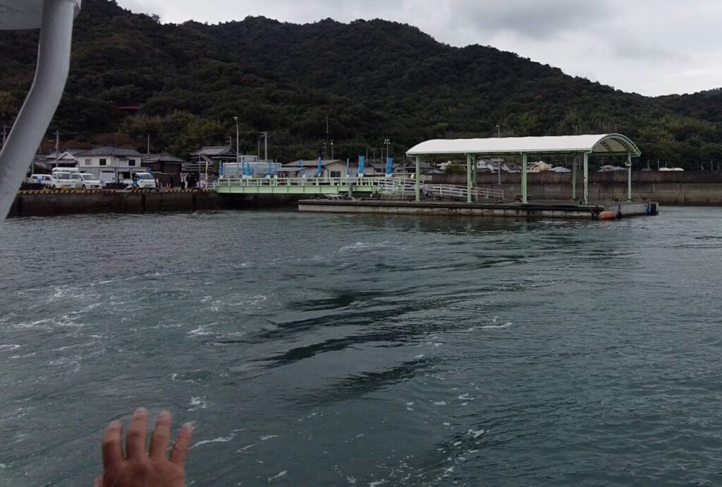 詫間須田港の出航とお見送り