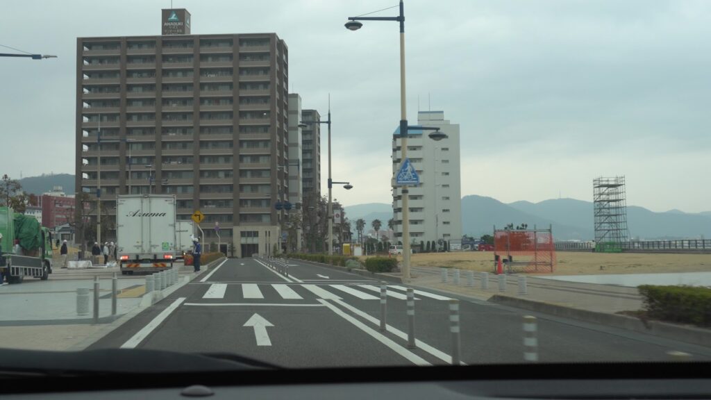 かがわマラソン　スタートはあなぶきアリーナ北側