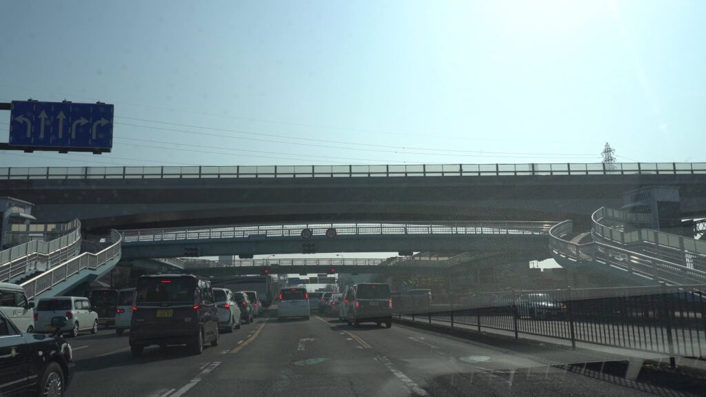 かがわマラソンコース中央通り　上天神交差点を右折