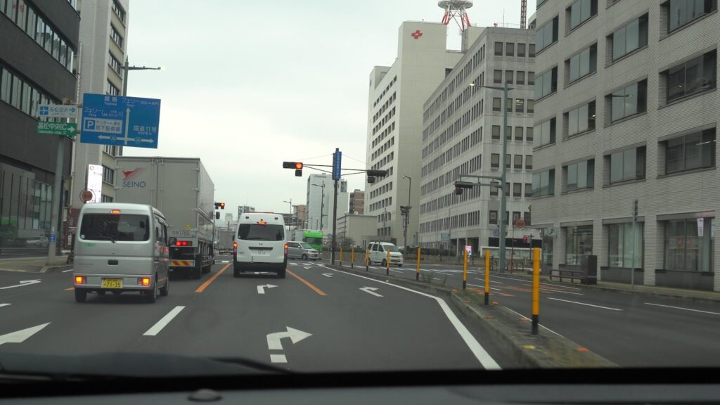 かがわマラソンコース寿町交差点を右折