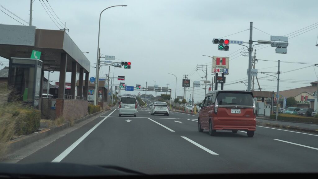 かがわマラソンコース　国道32号　成合大橋西交差点を左折　目印は「ハローズ」