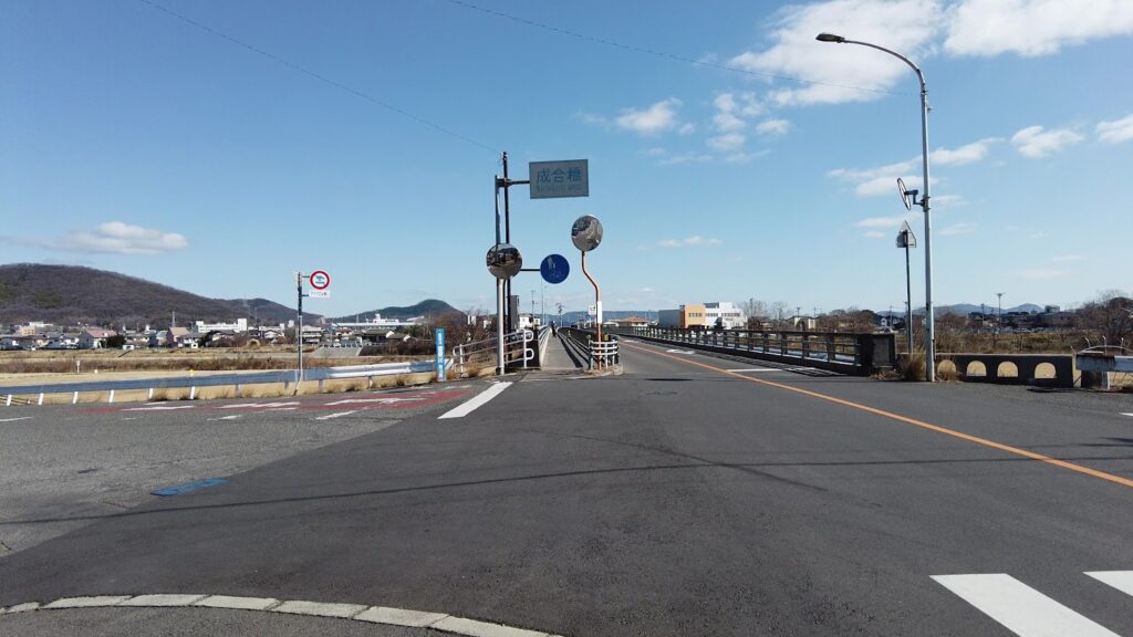 かがわマラソンコース　成合橋西詰を左折