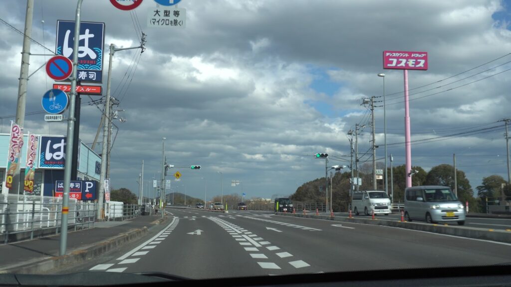 かがわマラソンコース　国道32号　綾南バイパスはま寿司の交差点が第一折り返し地点