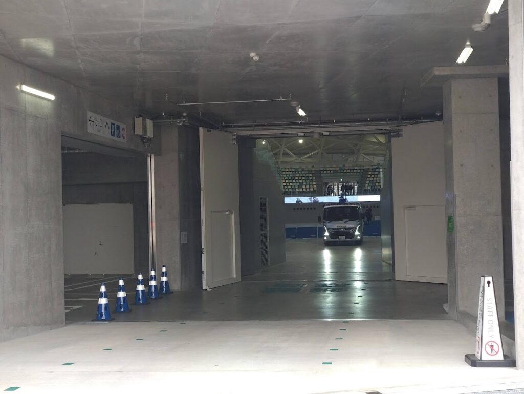 かがわマラソンコース あなぶきアリーナ香川搬入口