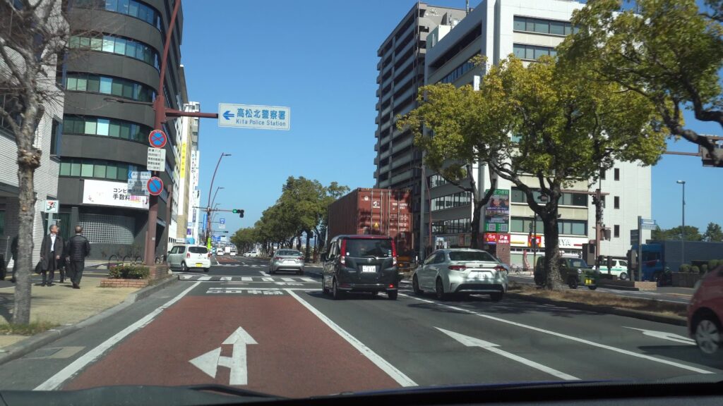 かがわマラソンコース(復路)寿町交差点を左折